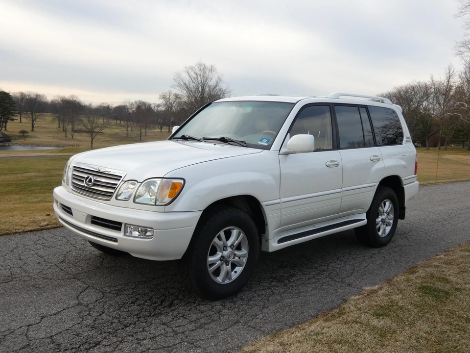 2003 Lexus LX 2nd Gen - Image 10 of 31