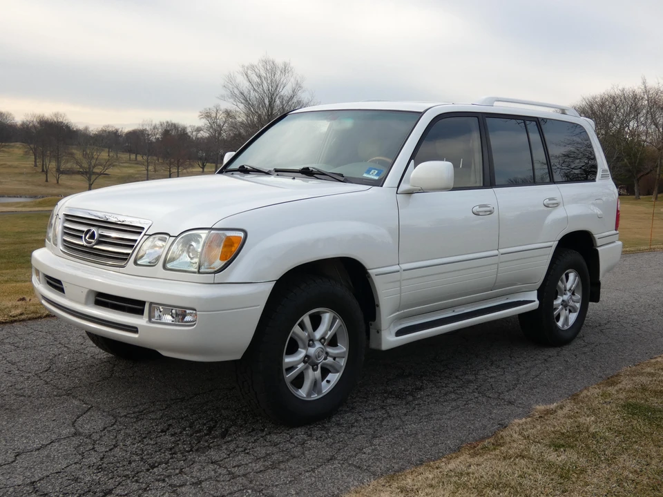 2003 Lexus LX 2nd Gen - Image 9 of 31