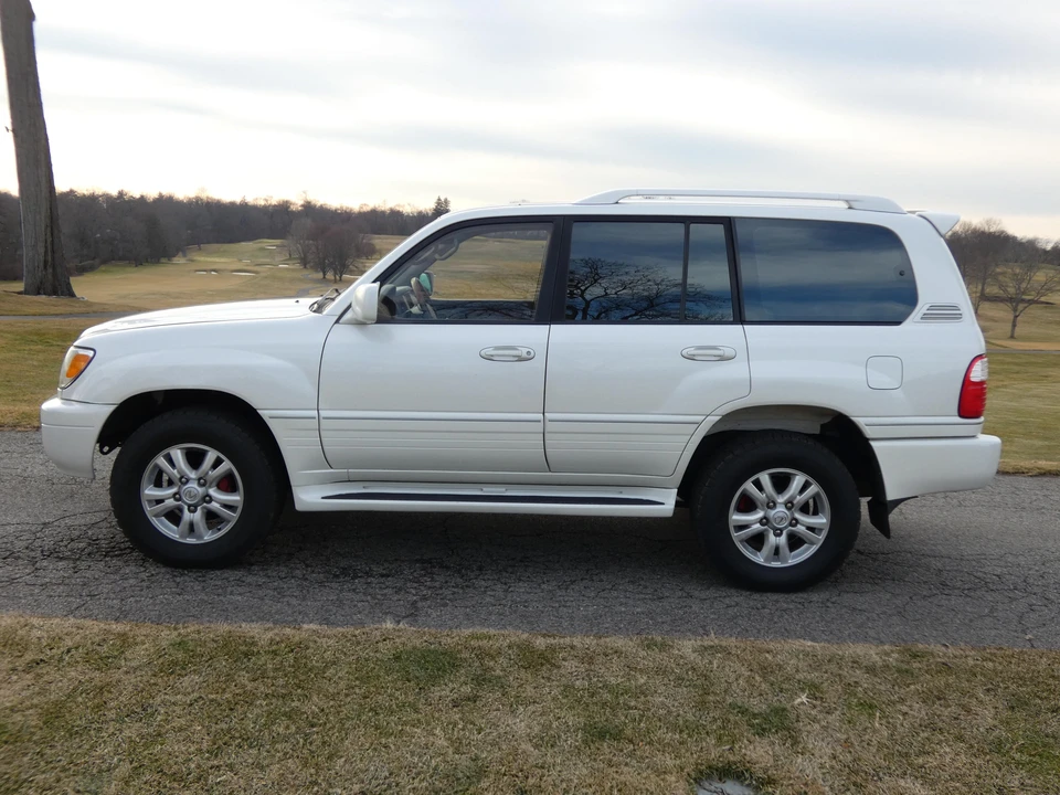 2003 Lexus LX 2nd Gen - Image 12 of 31