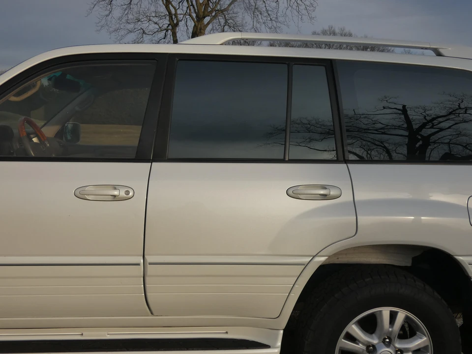 2003 Lexus LX 2nd Gen - Image 28 of 31