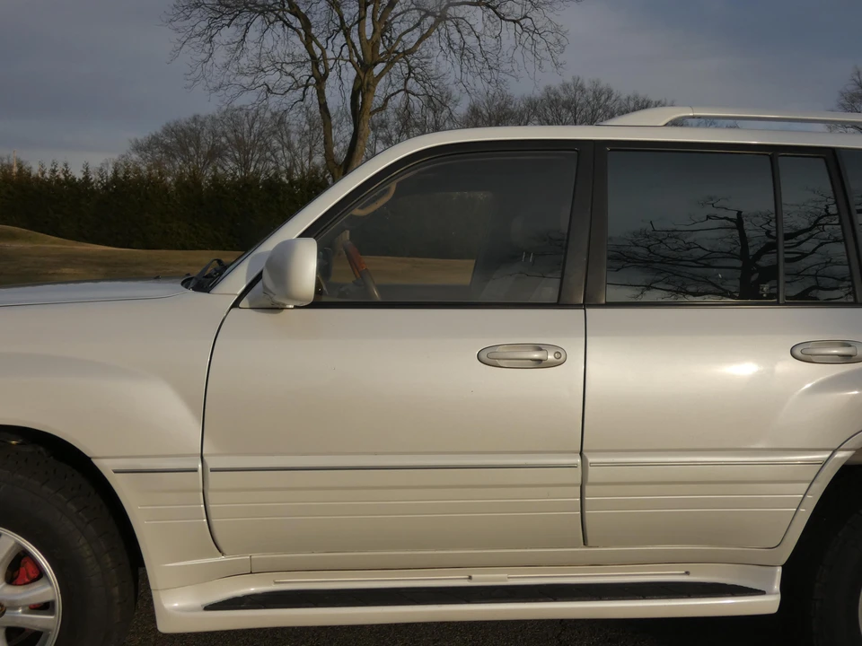 2003 Lexus LX 2nd Gen - Image 26 of 31
