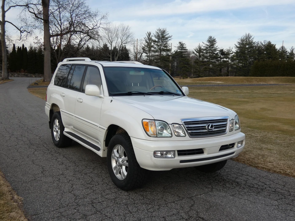 2003 Lexus LX 2nd Gen - Image 23 of 31