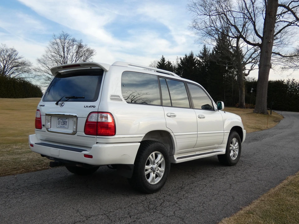 2003 Lexus LX 2nd Gen - Image 16 of 31
