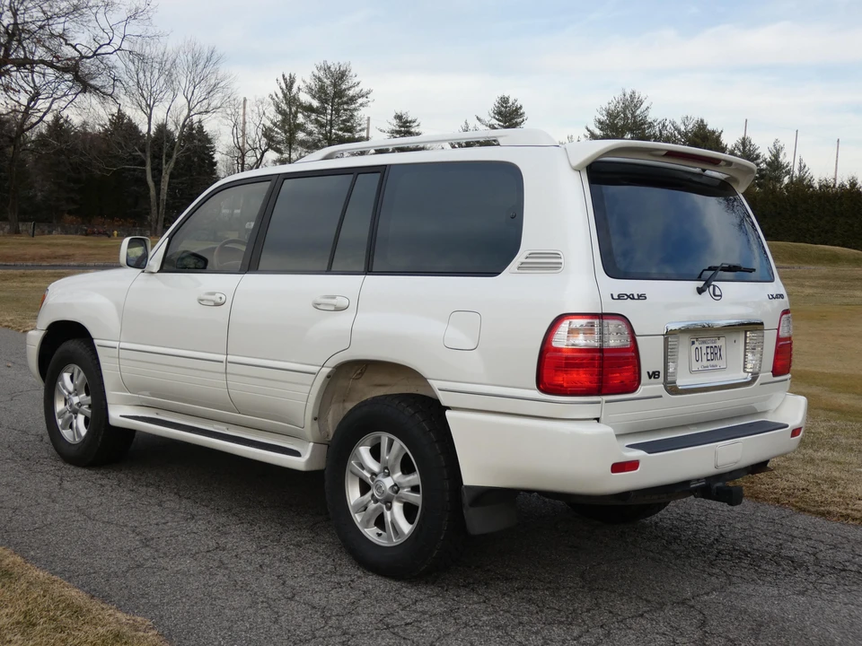 2003 Lexus LX 2nd Gen - Image 13 of 31