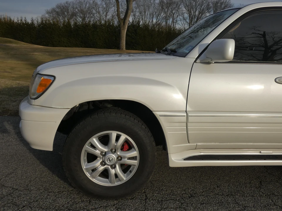 2003 Lexus LX 2nd Gen - Image 24 of 31