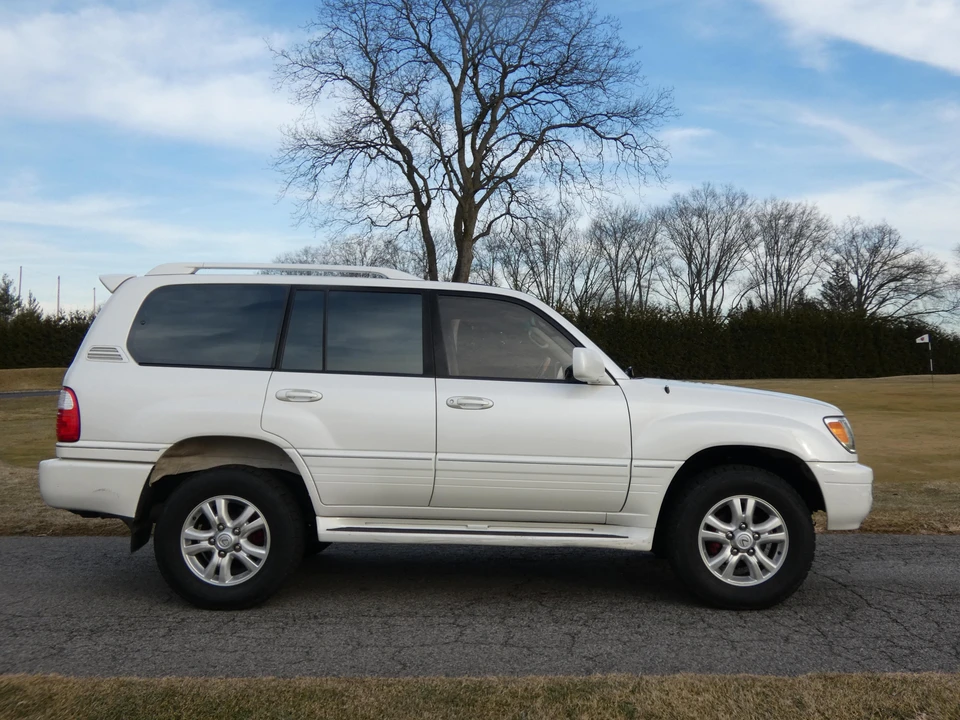 2003 Lexus LX 2nd Gen - Image 18 of 31
