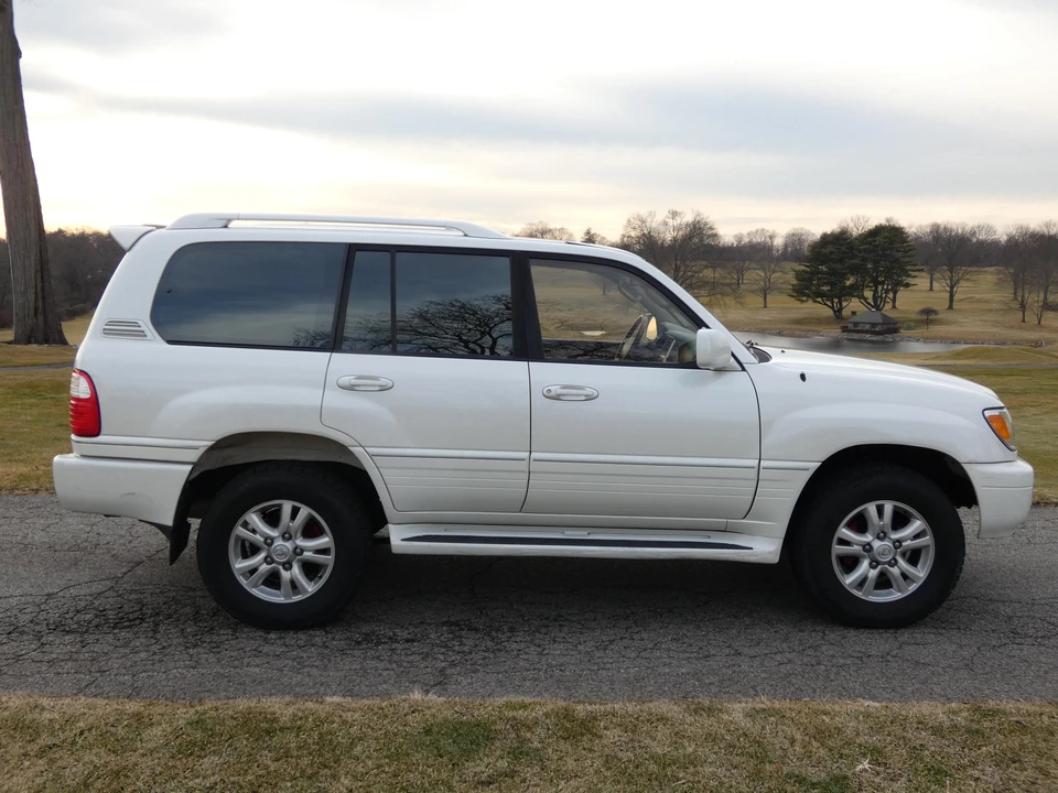 2003 Lexus LX 2nd Gen - Image 17 of 31