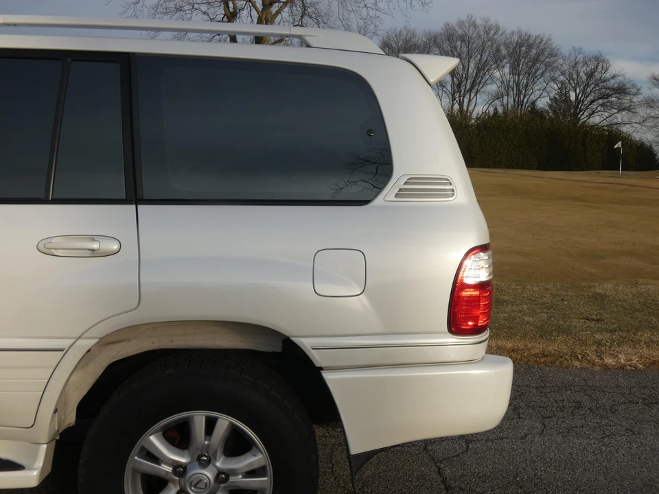 2003 Lexus LX 2nd Gen - Image 29 of 31