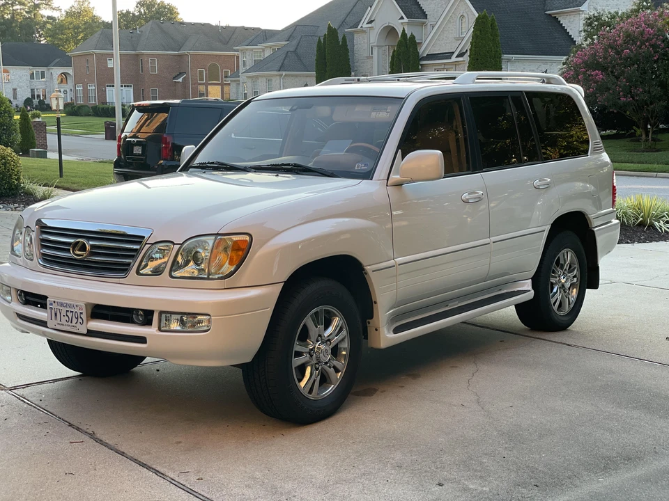 2003 Lexus LX 2nd Gen - Image 16 of 31