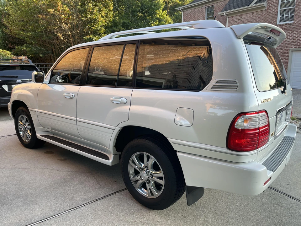2003 Lexus LX 2nd Gen - Image 19 of 31