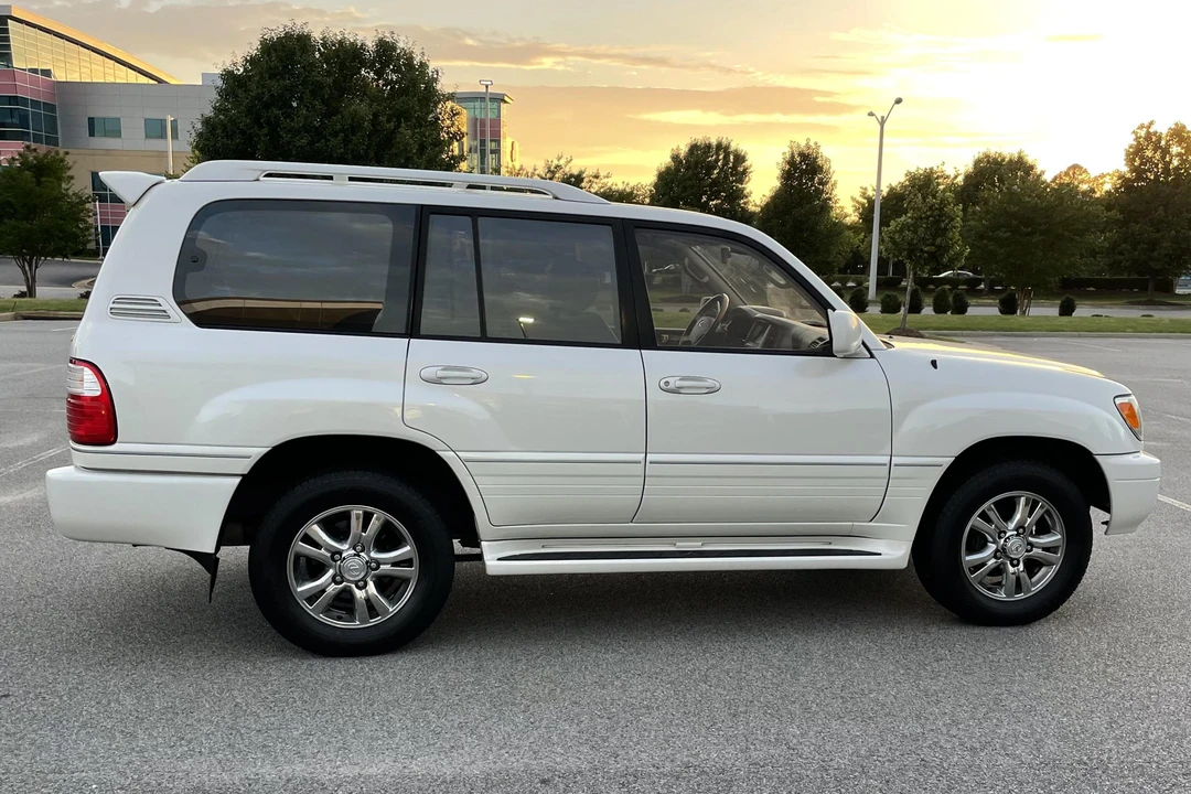2003 Lexus LX 2nd Gen - Image 3 of 31