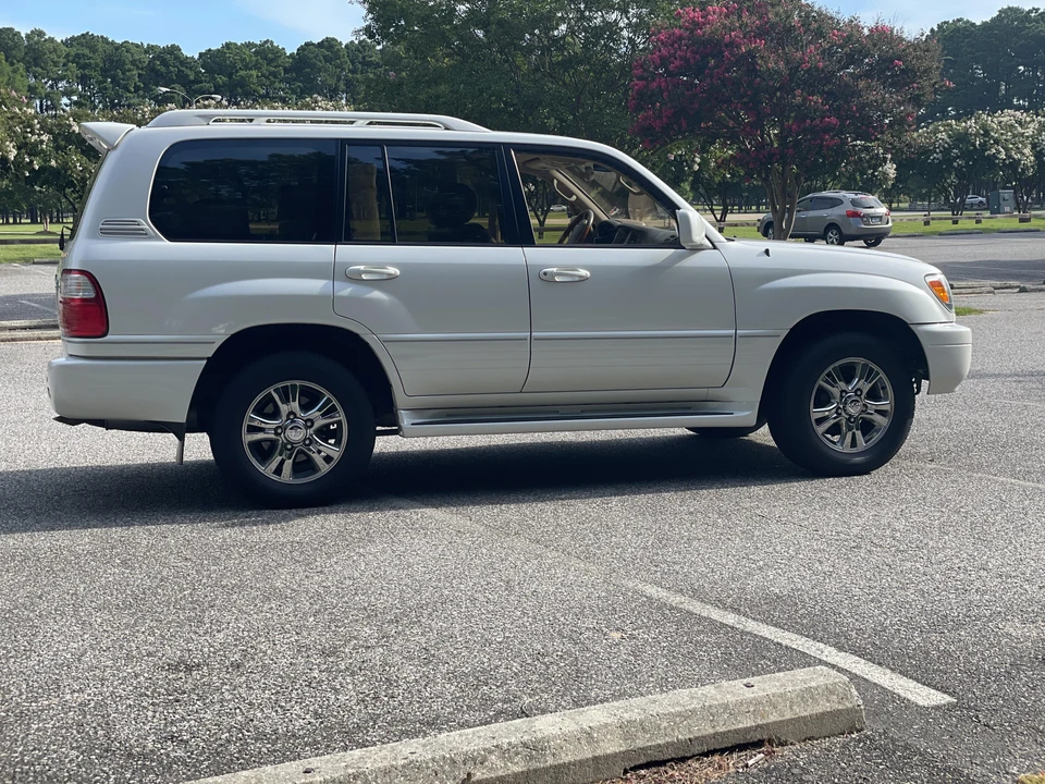 2003 Lexus LX 2nd Gen - Image 28 of 31