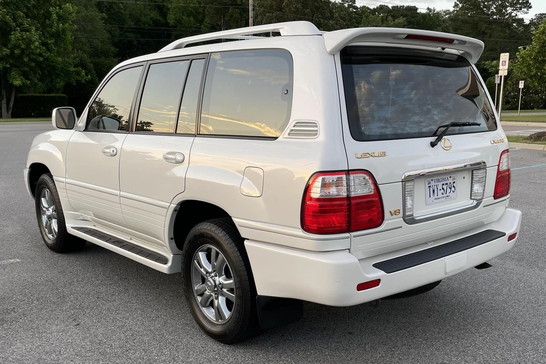 2003 Lexus LX 2nd Gen - Image 4 of 31