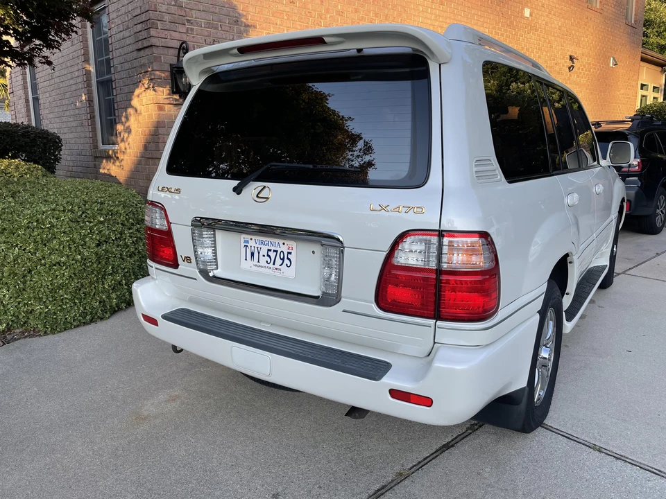 2003 Lexus LX 2nd Gen - Image 26 of 31