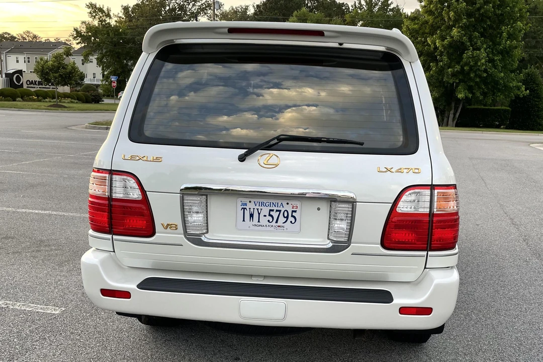 2003 Lexus LX 2nd Gen - Image 5 of 31