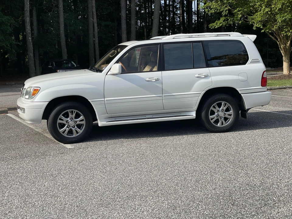 2003 Lexus LX 2nd Gen - Image 18 of 31
