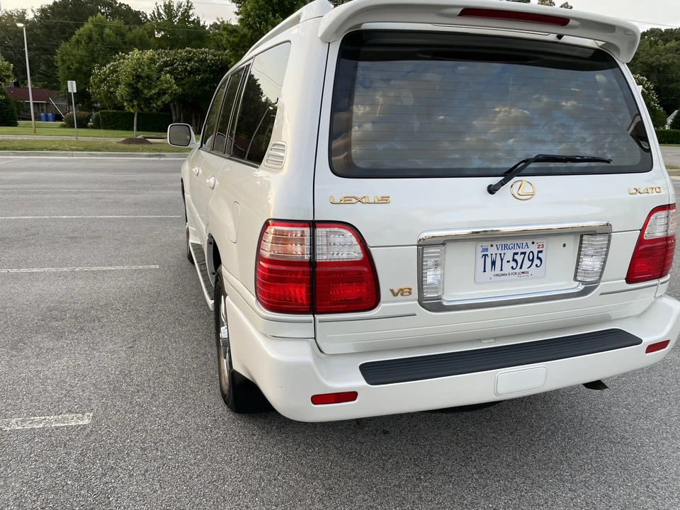 2003 Lexus LX 2nd Gen - Image 9 of 31