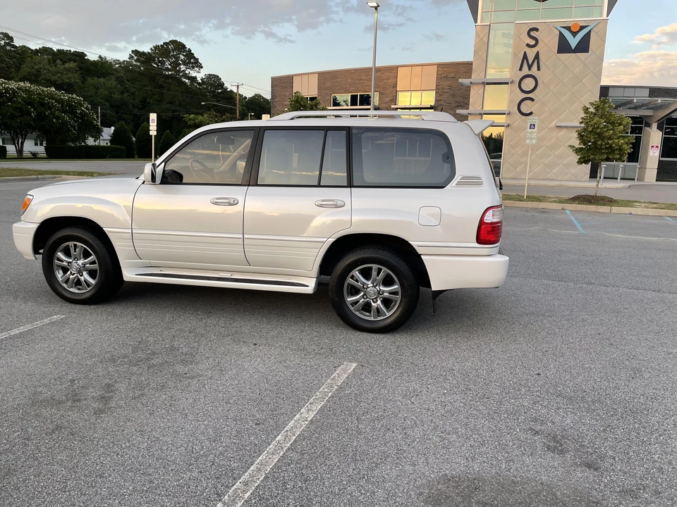 2003 Lexus LX 2nd Gen - Image 8 of 31