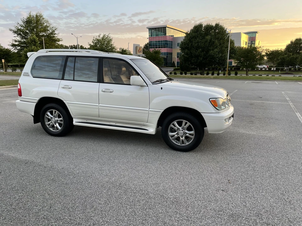 2003 Lexus LX 2nd Gen - Image 12 of 31