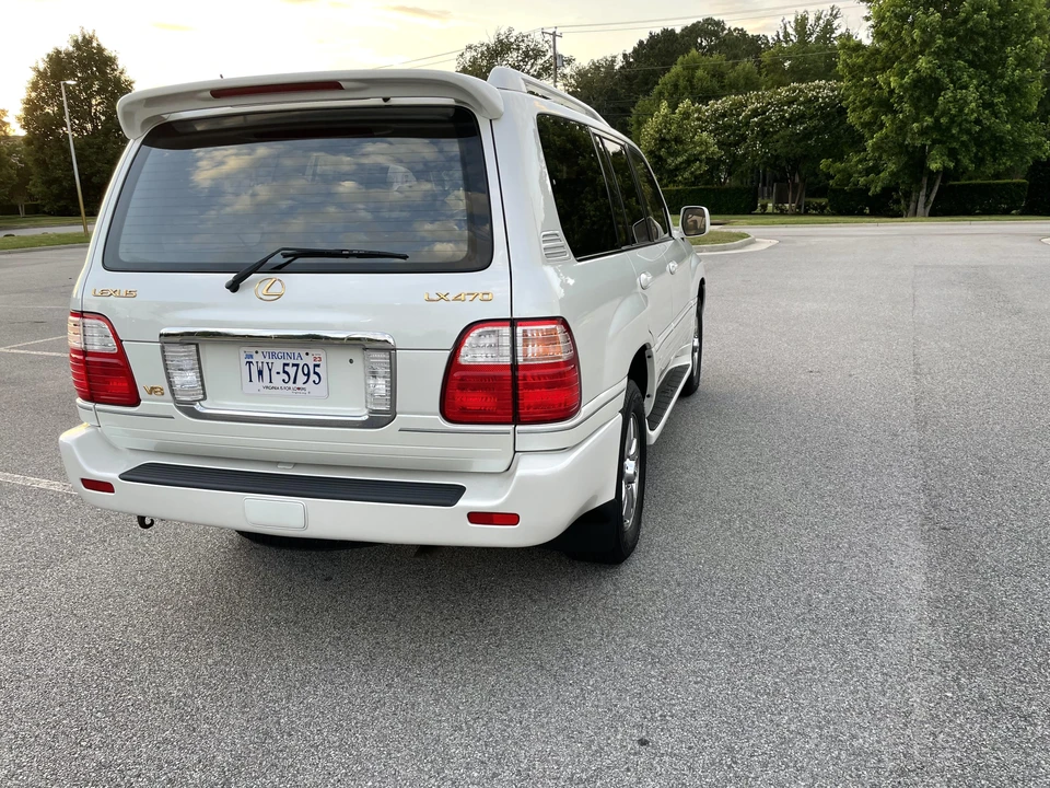 2003 Lexus LX 2nd Gen - Image 10 of 31