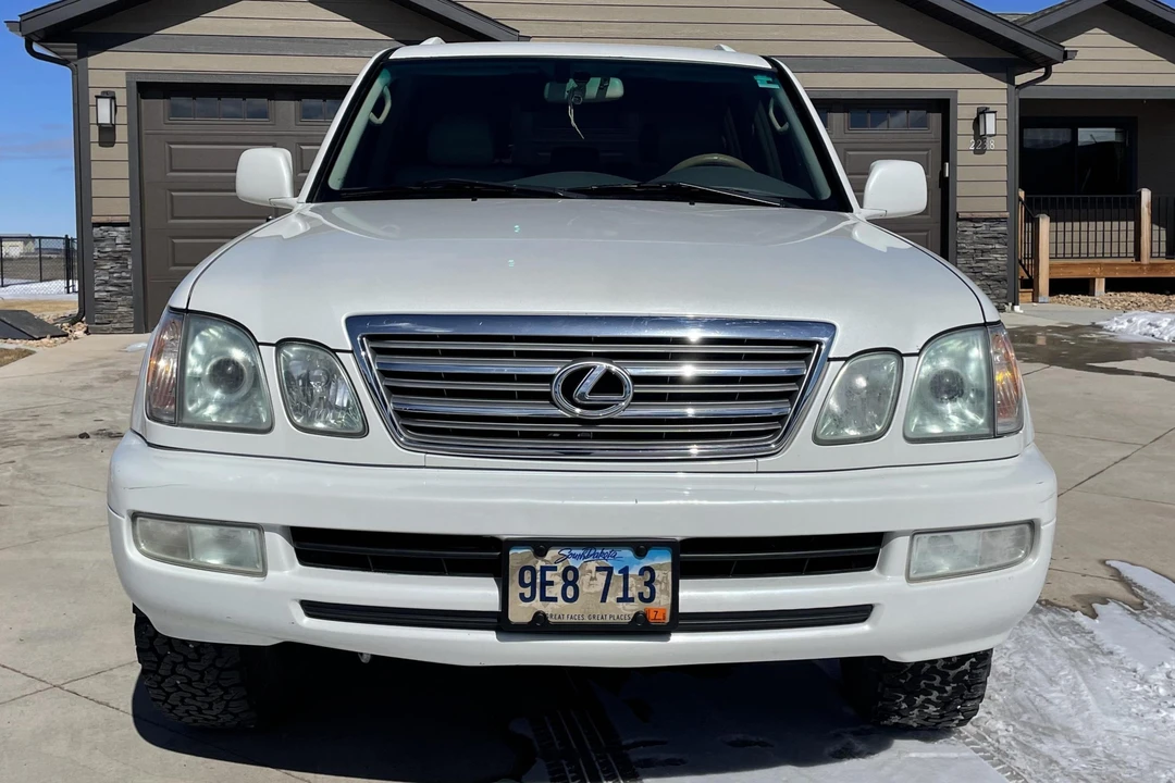 2003 Lexus LX 2nd Gen - Image 2 of 10