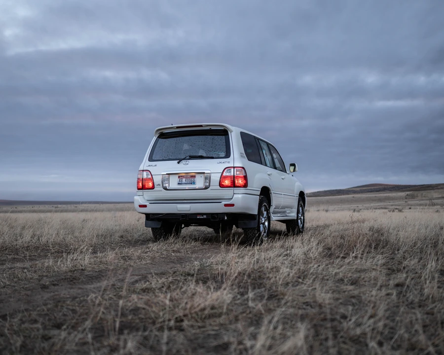 2003 Lexus LX 2nd Gen - Image 13 of 19