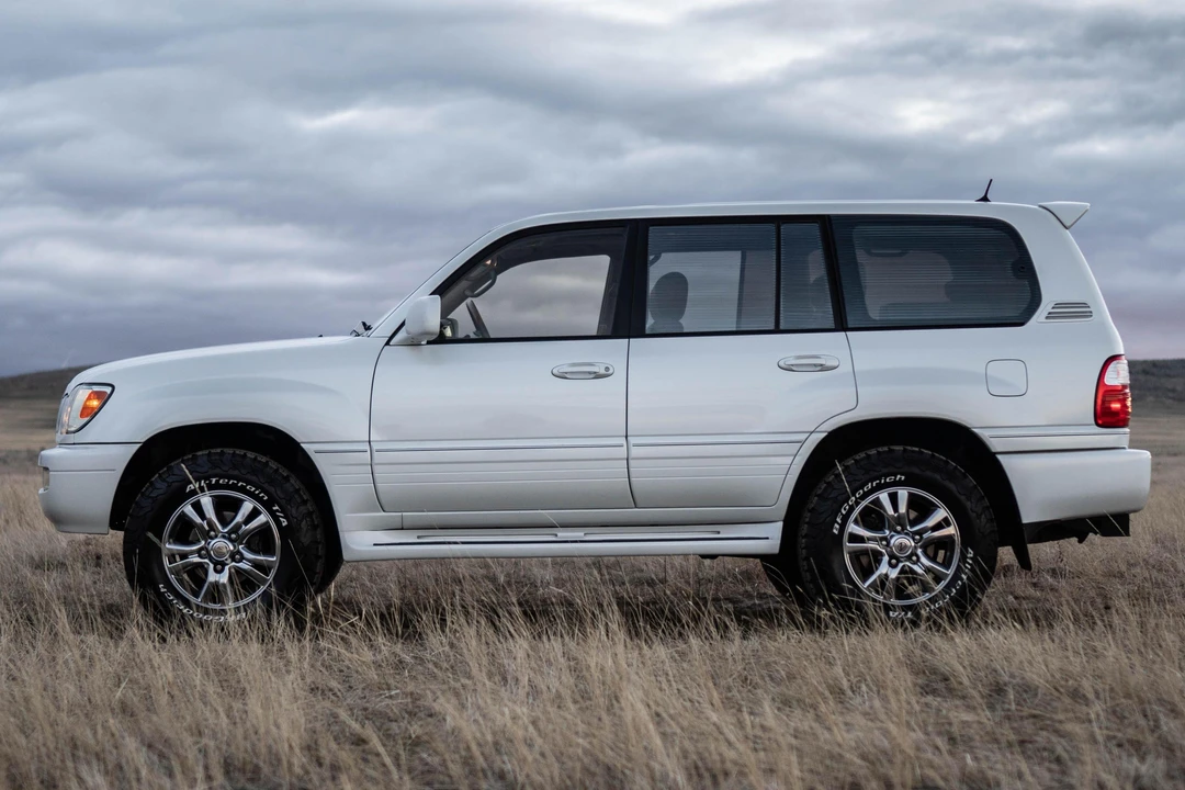 2003 Lexus LX 2nd Gen - Image 3 of 19