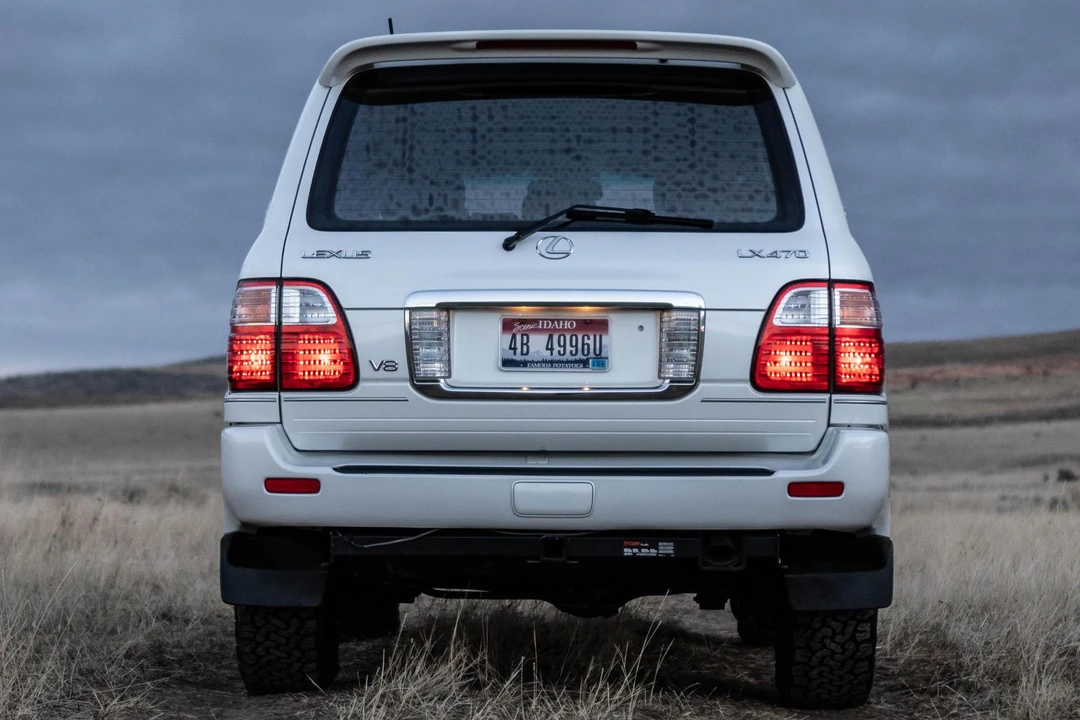 2003 Lexus LX 2nd Gen - Image 5 of 19