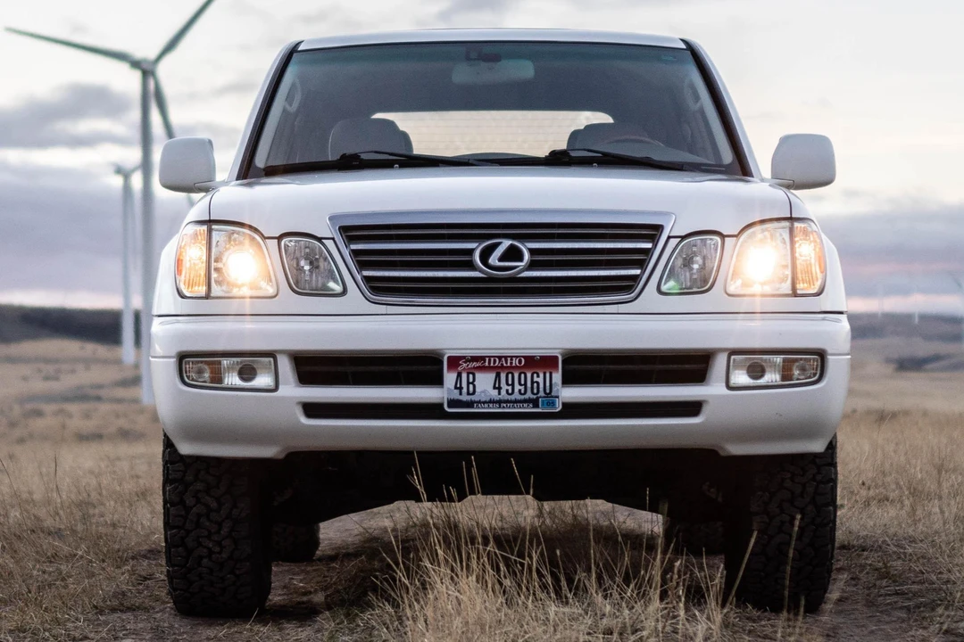 2003 Lexus LX 2nd Gen - Image 2 of 19