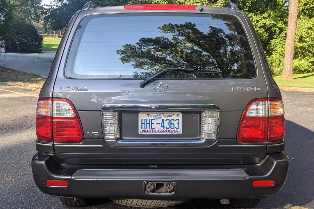 2003 Lexus LX 2nd Gen - Image 5 of 31