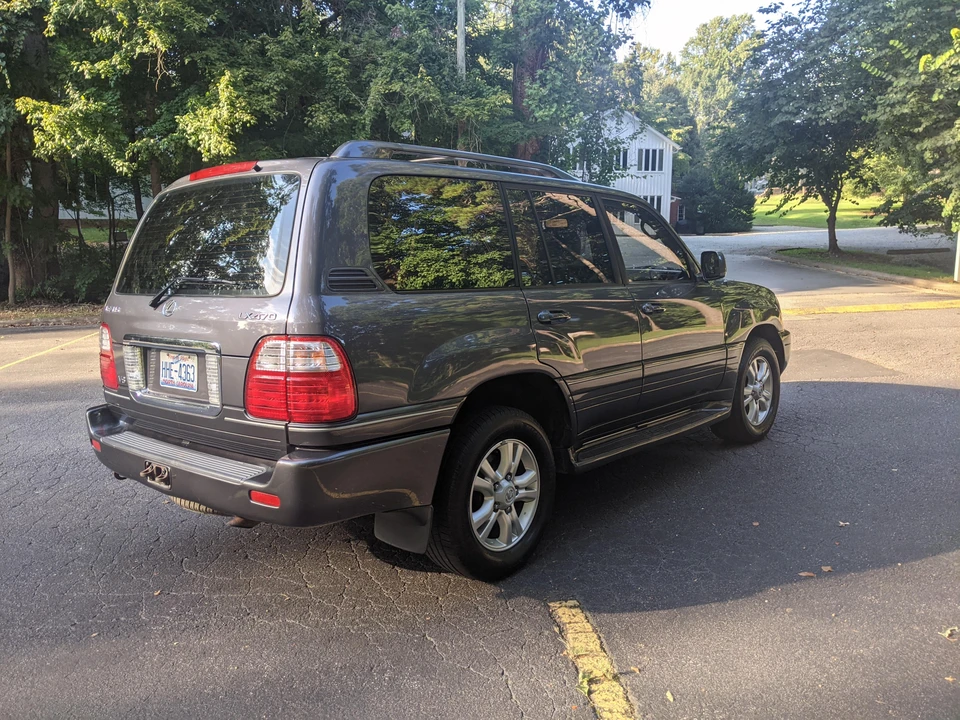 2003 Lexus LX 2nd Gen - Image 13 of 31
