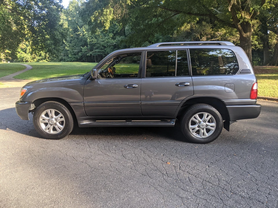2003 Lexus LX 2nd Gen - Image 8 of 31