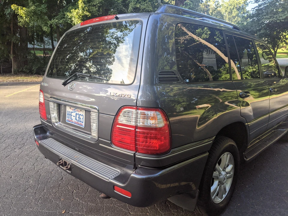 2003 Lexus LX 2nd Gen - Image 12 of 31