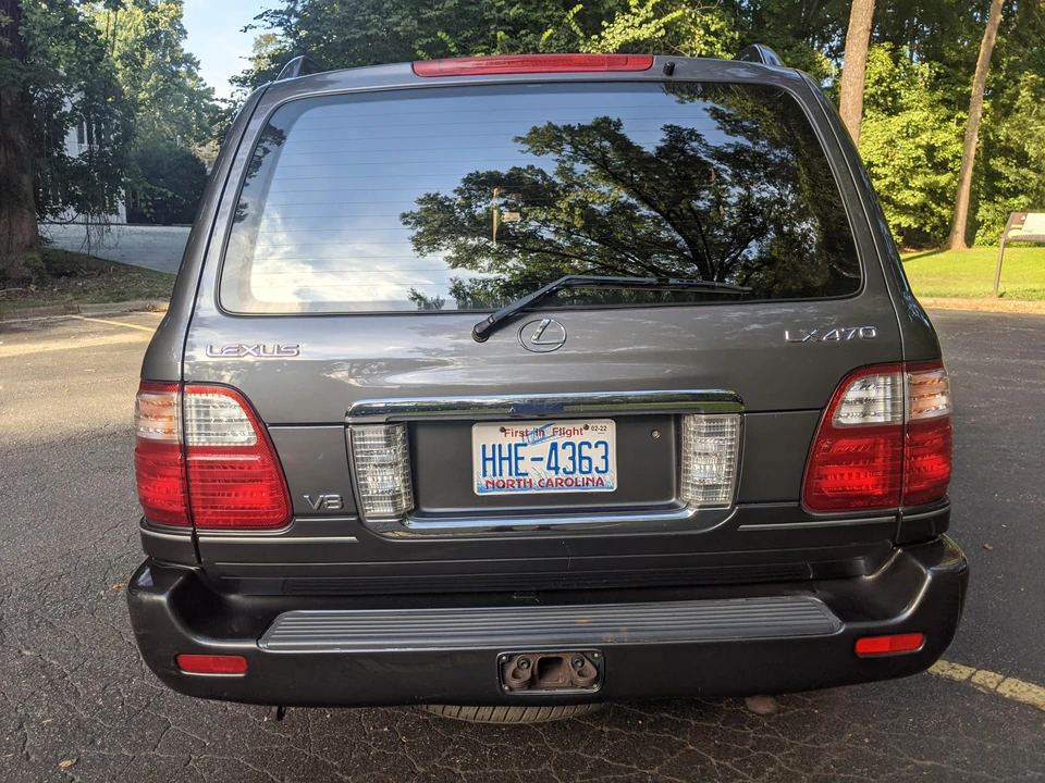 2003 Lexus LX 2nd Gen - Image 11 of 31