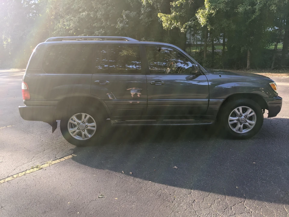 2003 Lexus LX 2nd Gen - Image 15 of 31