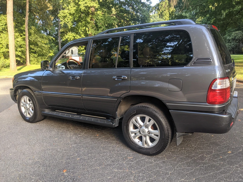 2003 Lexus LX 2nd Gen - Image 10 of 31