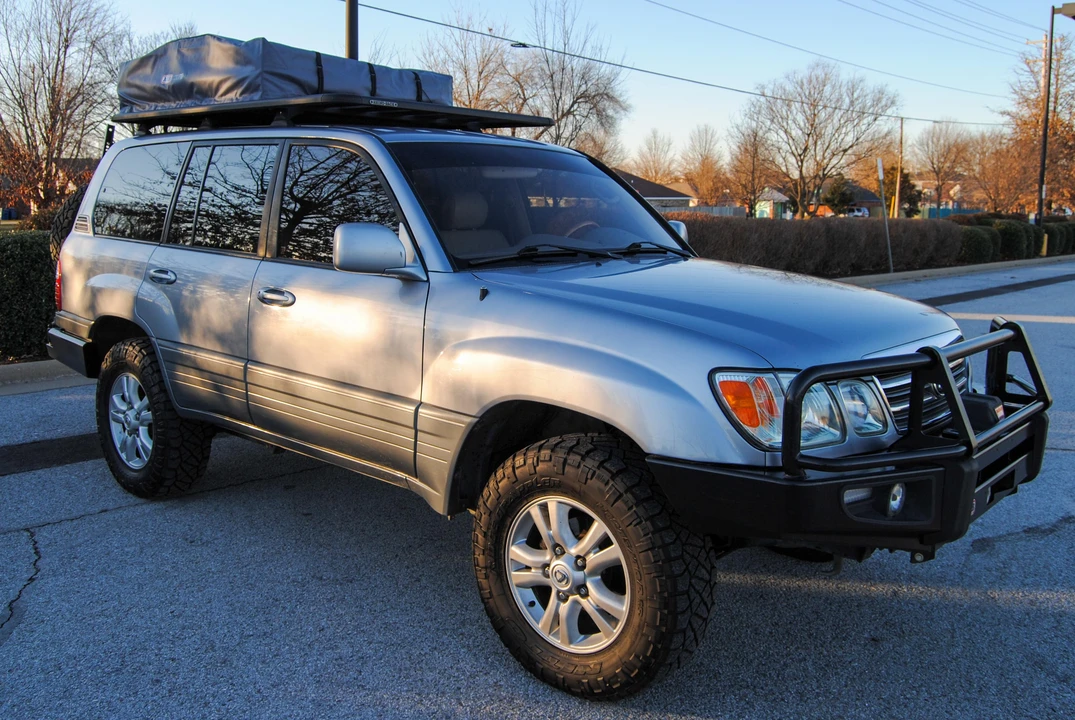 2003 Lexus LX 2nd Gen - Image 19 of 31