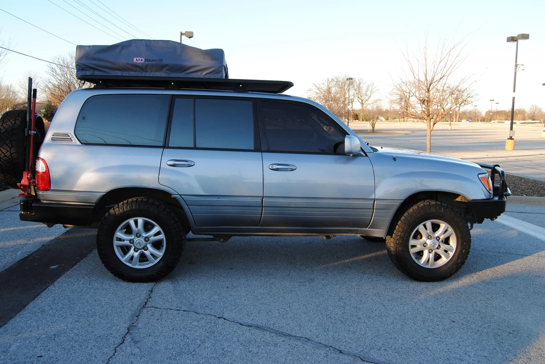 2003 Lexus LX 2nd Gen - Image 18 of 31