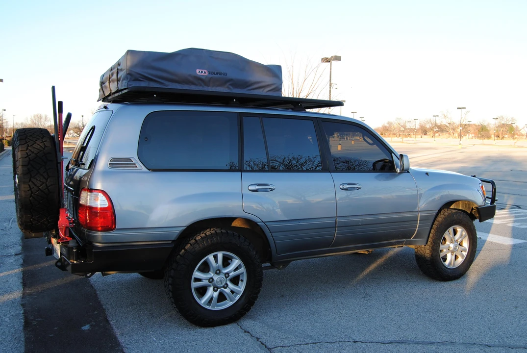 2003 Lexus LX 2nd Gen - Image 17 of 31