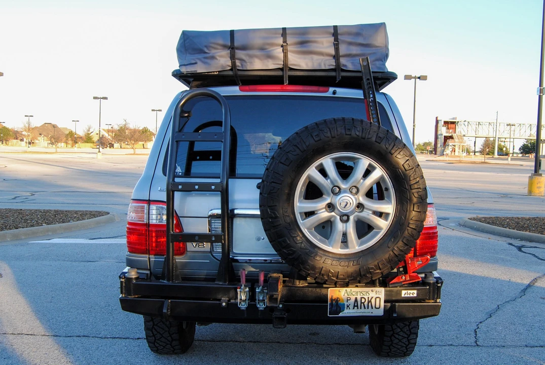 2003 Lexus LX 2nd Gen - Image 4 of 31