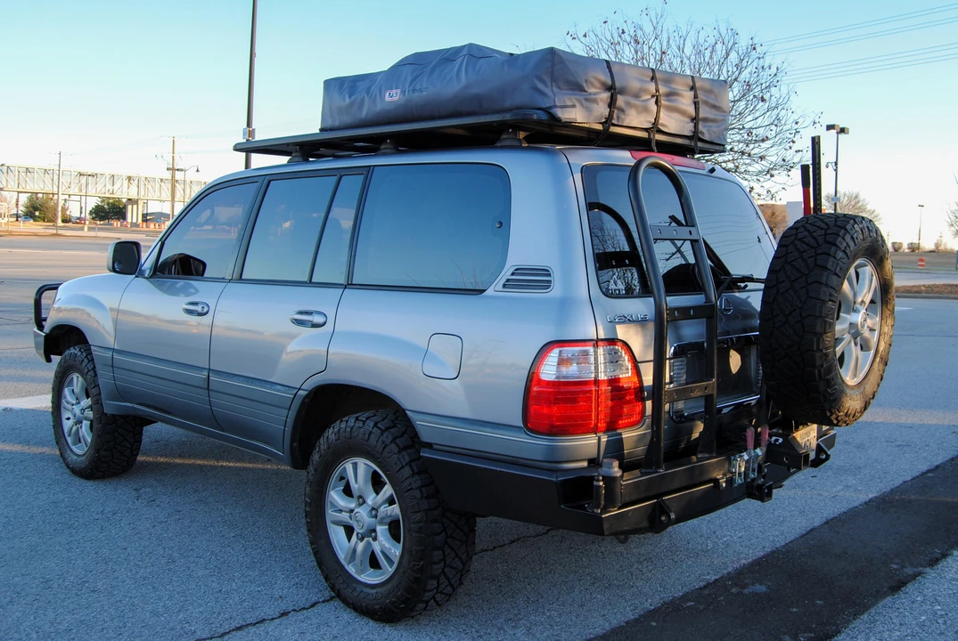 2003 Lexus LX 2nd Gen - Image 10 of 31