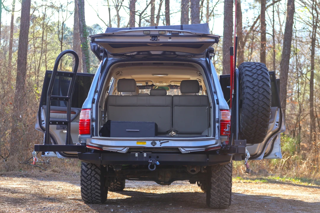 2003 Lexus LX 2nd Gen - Image 16 of 30