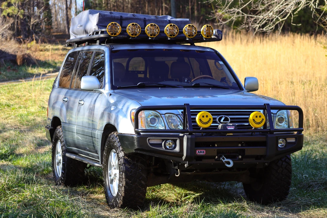 2003 Lexus LX 2nd Gen - Image 11 of 30