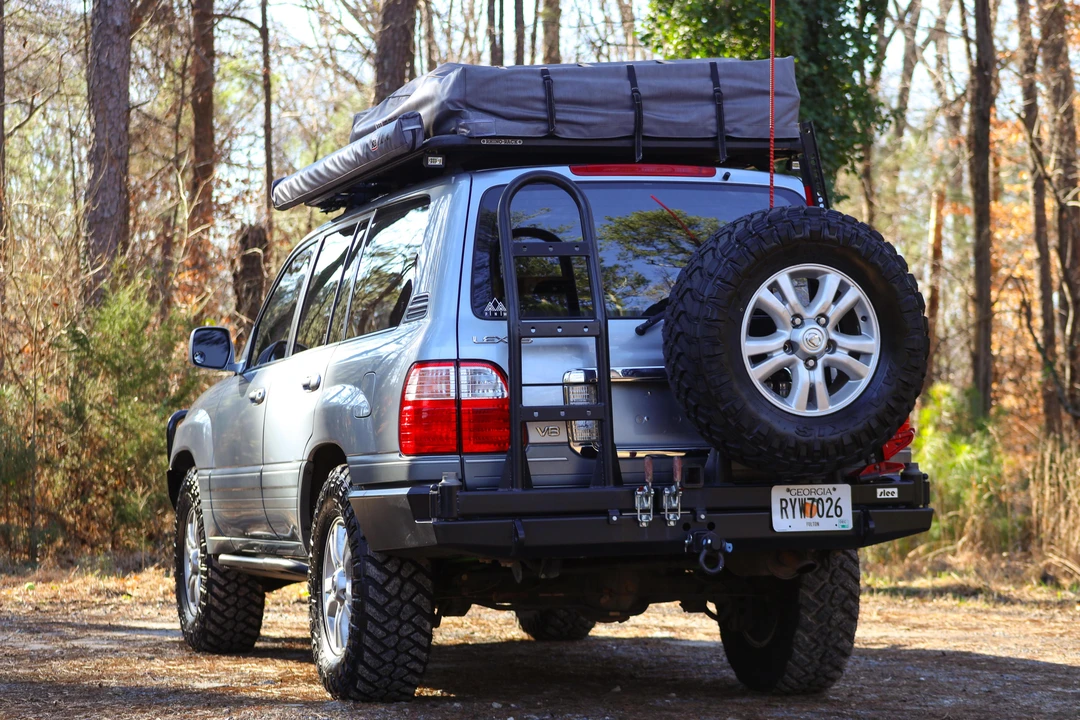 2003 Lexus LX 2nd Gen - Image 9 of 30