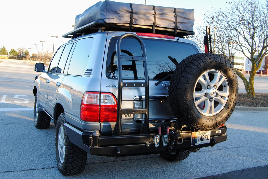 2003 Lexus LX 2nd Gen - Image 11 of 31