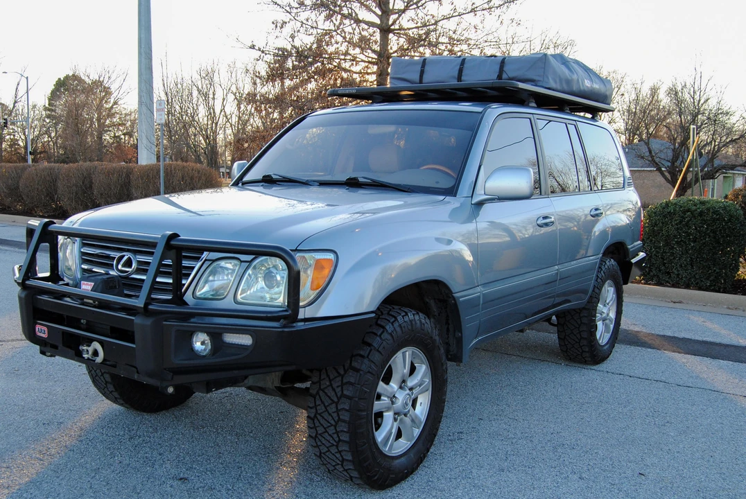 2003 Lexus LX 2nd Gen - Image 6 of 31