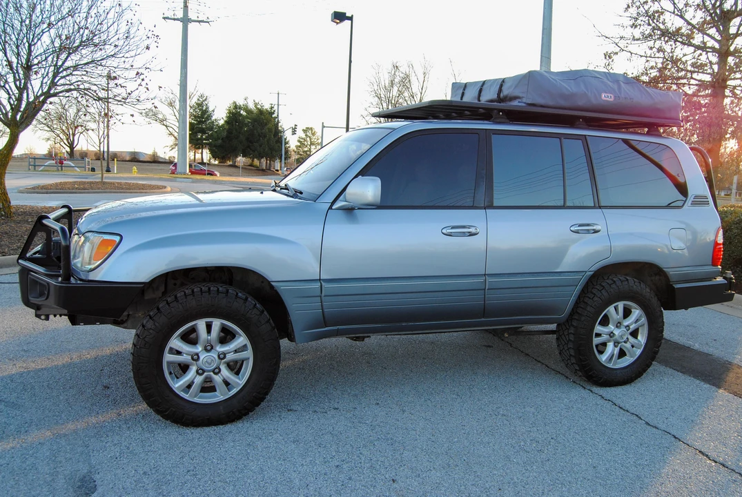 2003 Lexus LX 2nd Gen - Image 8 of 31