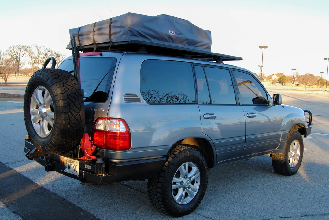 2003 Lexus LX 2nd Gen - Image 16 of 31