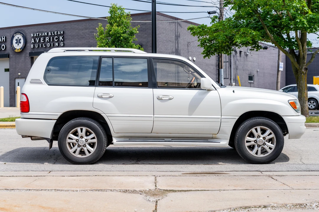 2003 Lexus LX 2nd Gen - Image 8 of 31