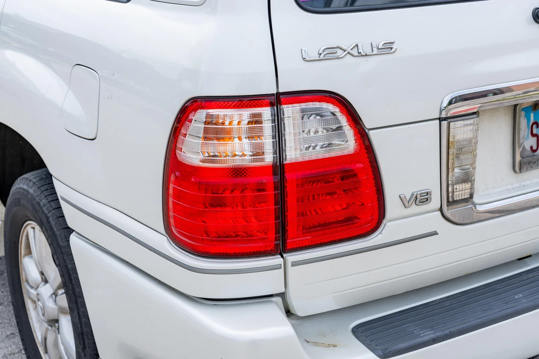 2003 Lexus LX 2nd Gen - Image 25 of 31